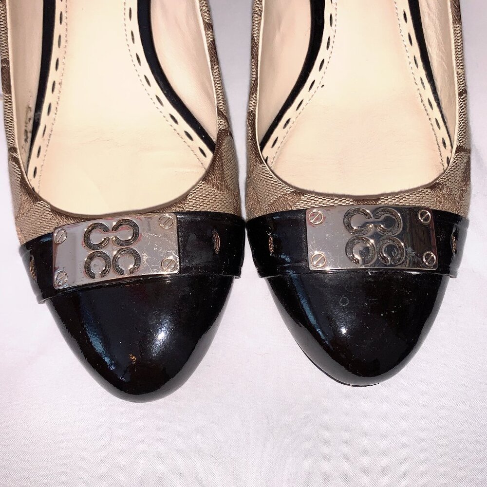 Coach Khaki Sig CC Pattern Close Toe Wedge Dress Shoes w/Gold CC Hardware - Picture 5 of 7